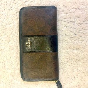 Coach Signature Wallet -Long Zip around